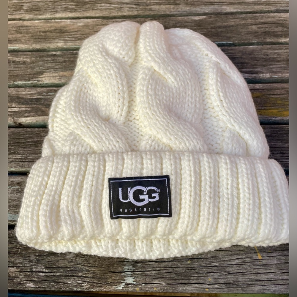 Lot of 2- UGG & Life is Good Beanies